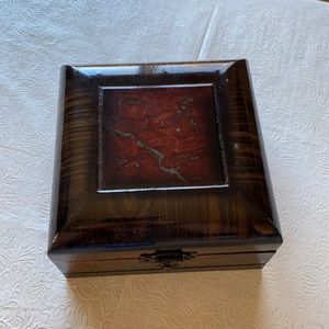 Jewelry box